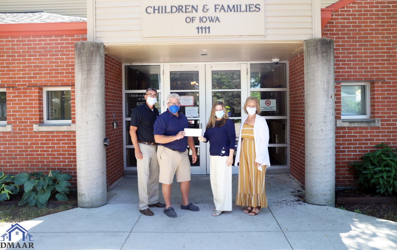 Giving to Food Pantries Across the Des Moines Metro